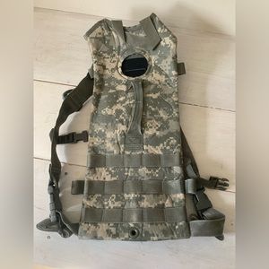 1 US Military Hydration System 3L Carrier Molle II ACU Digital NO BLADDER.